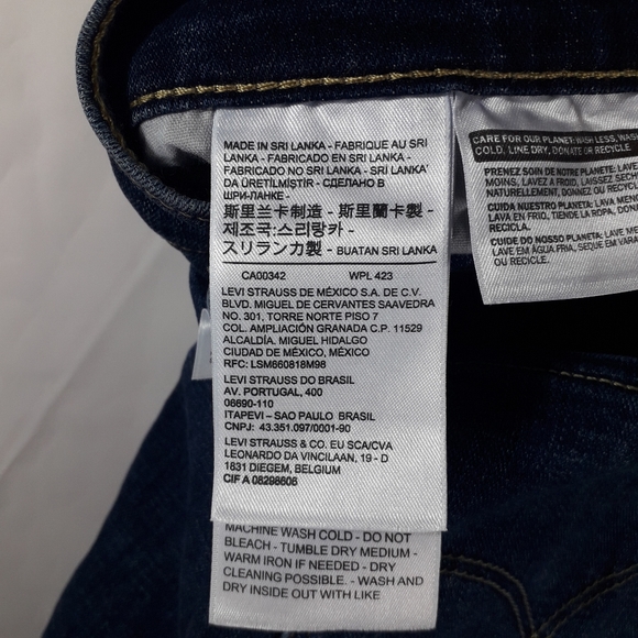 Levi's | Dark wash blue Bermuda jeans shorts - Picture 13 of 15